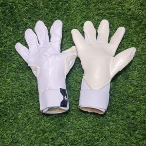 جوانتى وان -one goalkeepe gloves